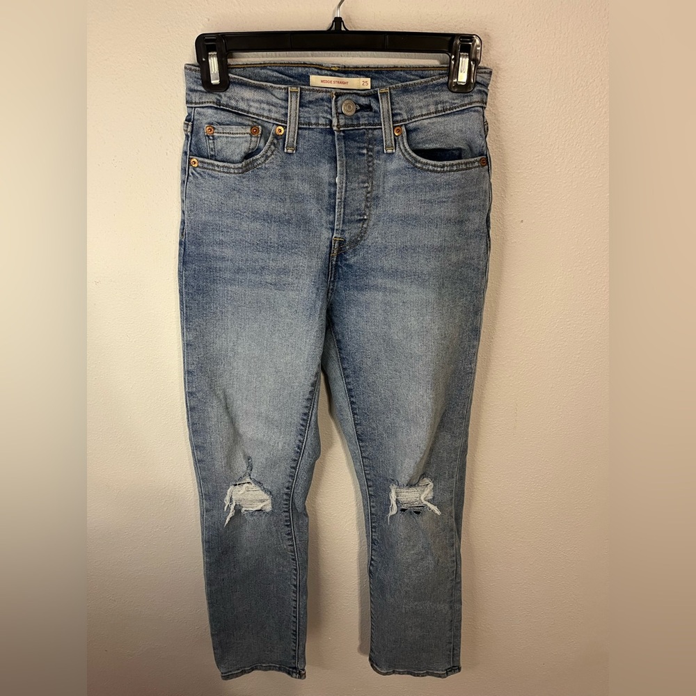 LEVIS Wedgie Straight Jeans Distressed Size 25 Width 28 Length
